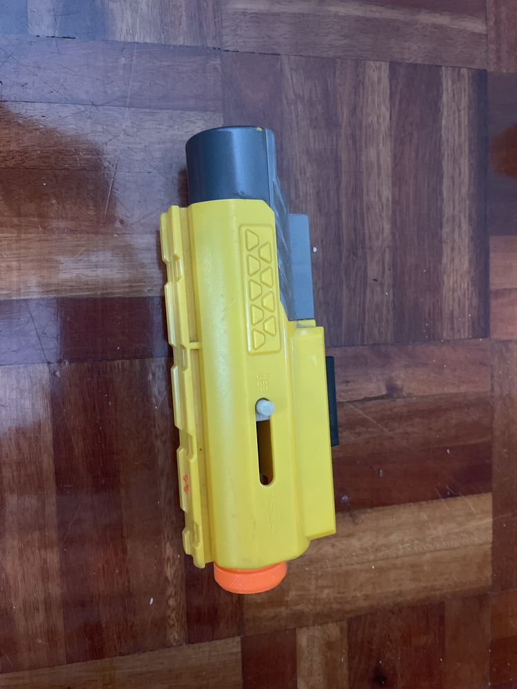 Nerf N-Strike usado em troneios