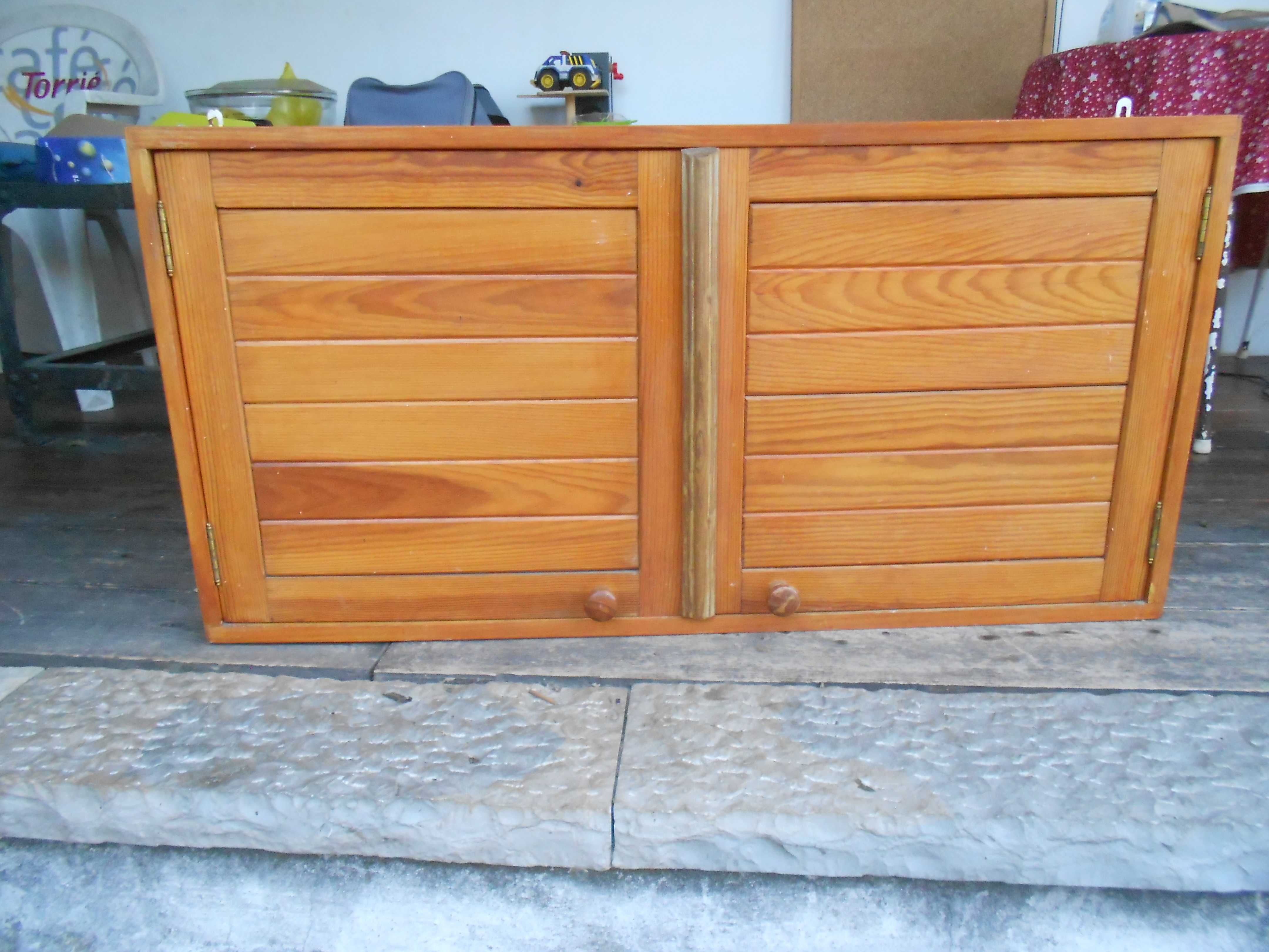 Movel armario antigo vintage madeira maciça WC cozinha garagem estudio