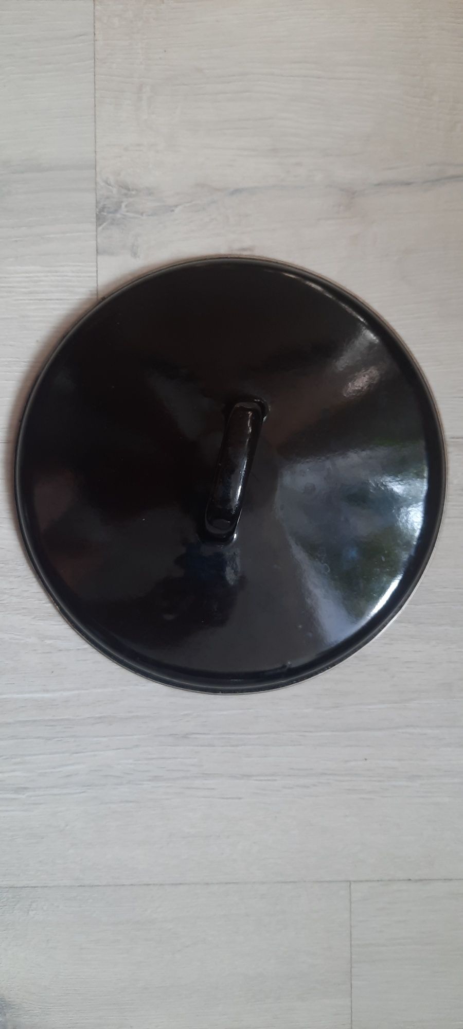 Pokrywką emaliowana
