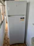 Frigorífico Indesit TAA 5 V 1 (180 cm - 415 L - Branco)
