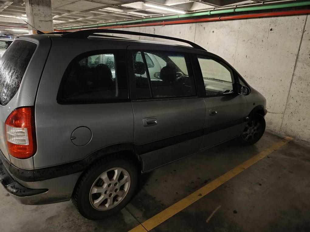 Opel Zafira 1.6, gasolina , 7 lugares.