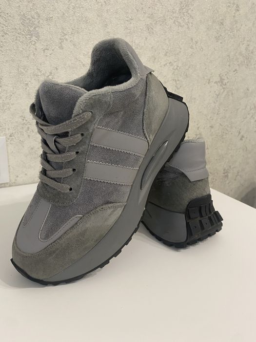 Демісезонні осінні жіночі кросівки 37