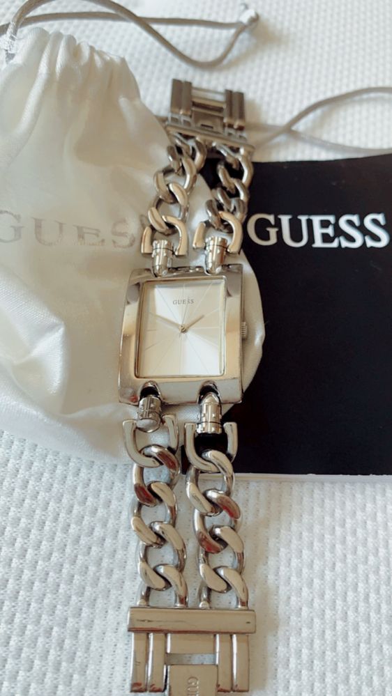 Religio GUESS FASHION, com caixa aço prateada. Muito bom e elegante.