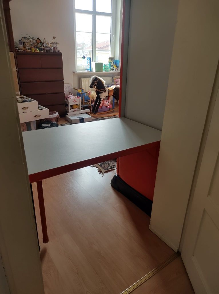 Szafa z biurkiem - dystrybutor