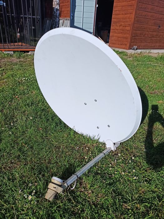 antena satelitarna + konwerter i uchwyt