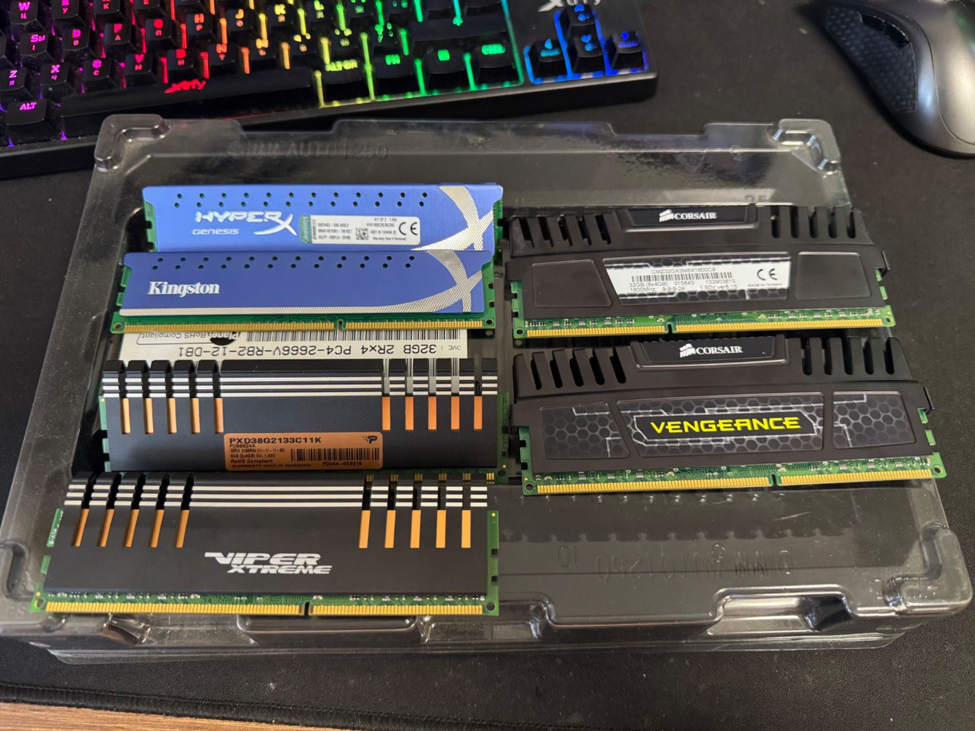 Оперативна памʼять KIT DDR3 8GB (4+4) 1600/2133MHz HyperX/Corsair