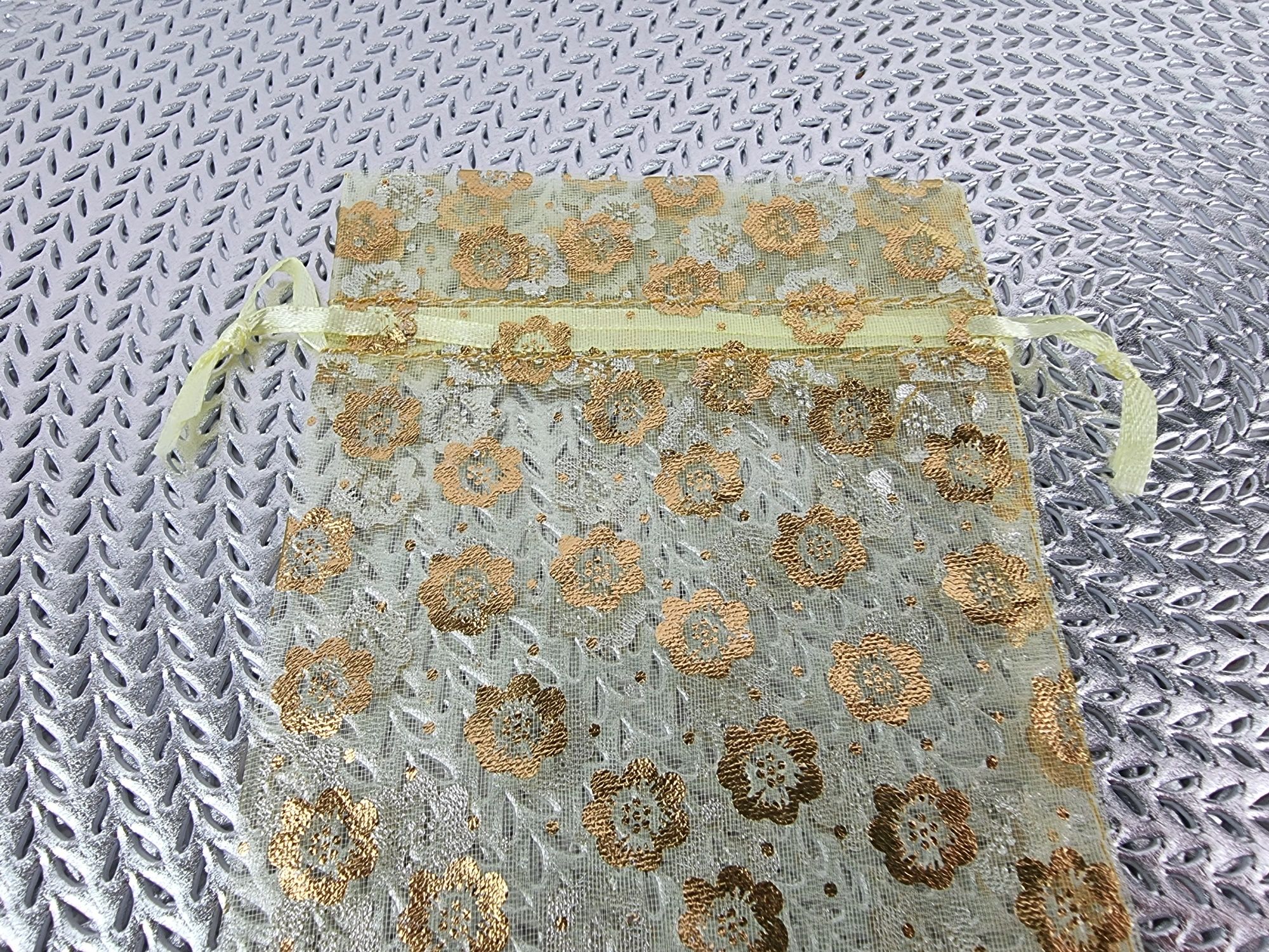 Woreczki z organzy torebki organza z wstążką na prezent ślub