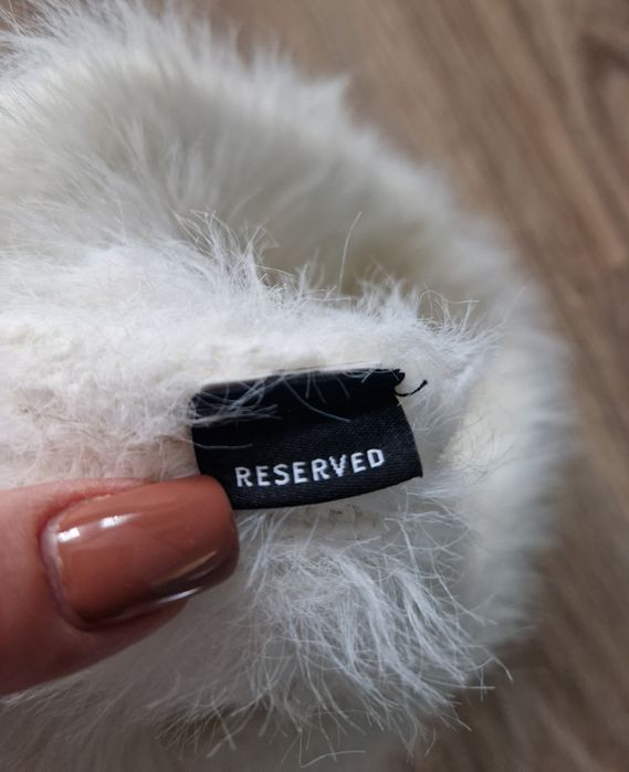 Czapka zimowa damska biała Reserved