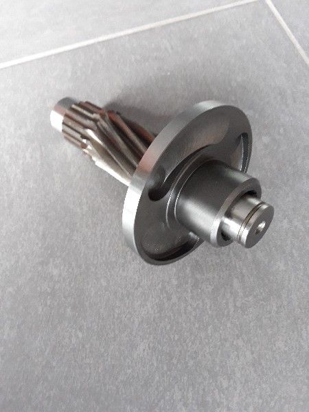 Wałek ze sprzęgłem zapadkowym Kemper 345 (prawy mały rotor) LCA 81879