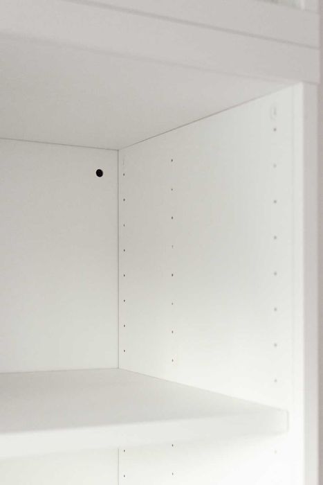 Quatro módulos estante/armário c/ prateleiras e focos