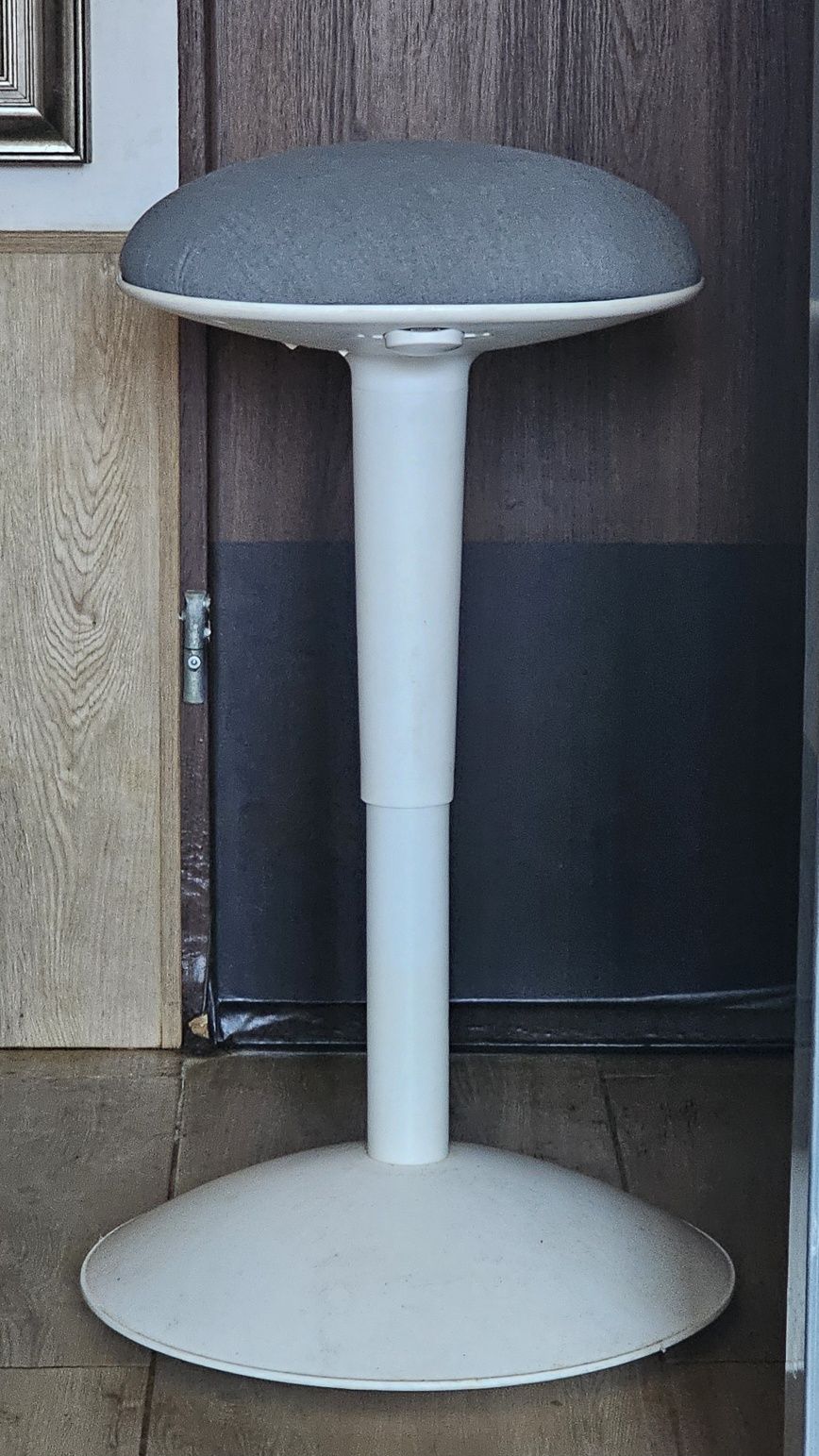 Hooker stołek IKEA NILSERIK