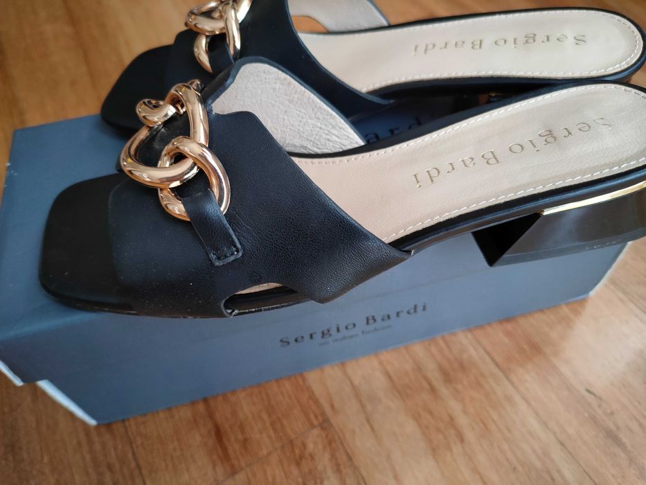 Nowe , czarne klapki włoskiej firmy Sergio Bardi, rozm. 37