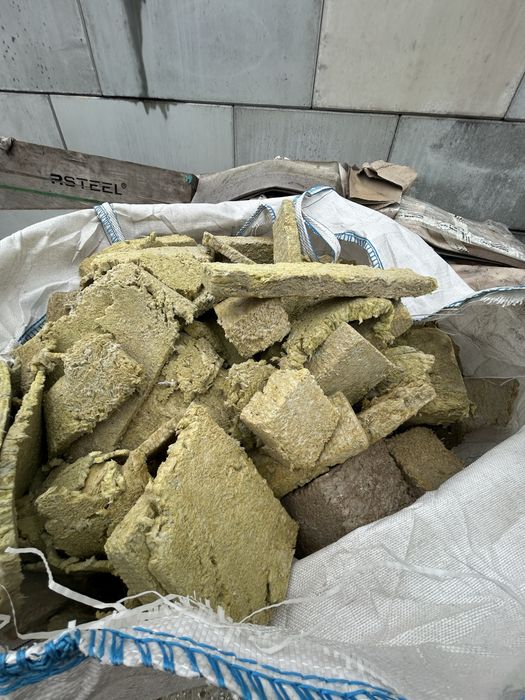 Oddam kawalki wełny minieralnej i styropianu