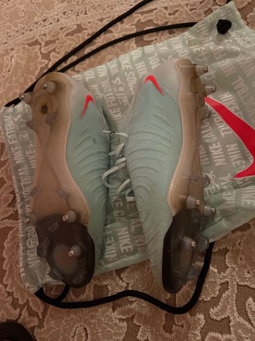 буци найк фантом