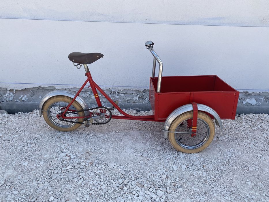 Triciclo antigo de carga Francês criança