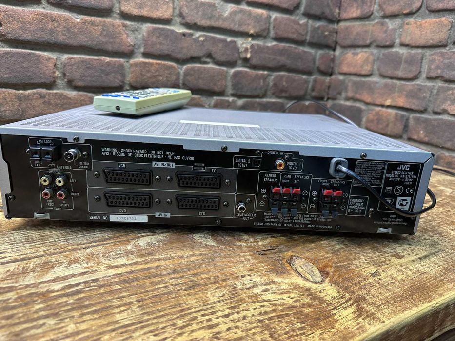 Amplituner JVC RX-E111R z pilotem