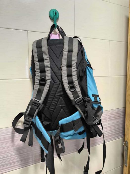 Mochila Monte campo 60Lt Impecável