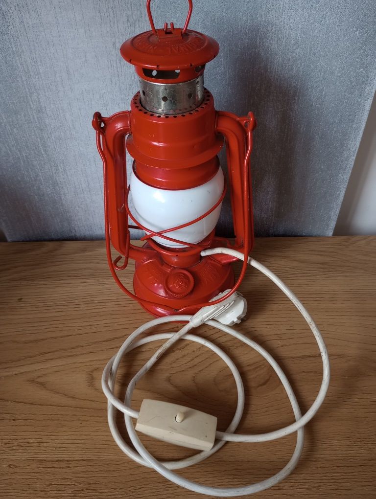 Stara lampa naftowa - elektryczna. Vintage