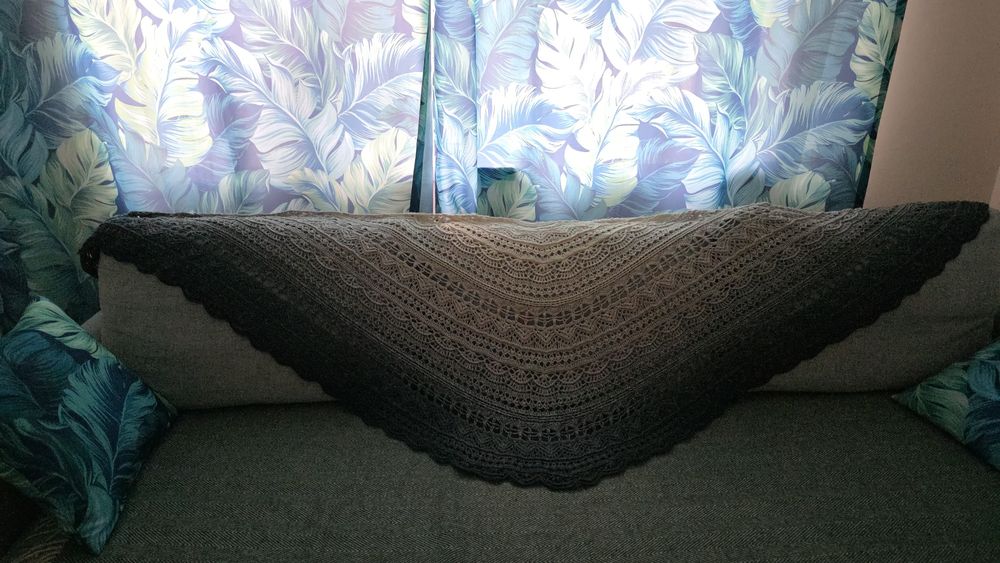 Rękodzieło .Chusta ręcznie robiona .