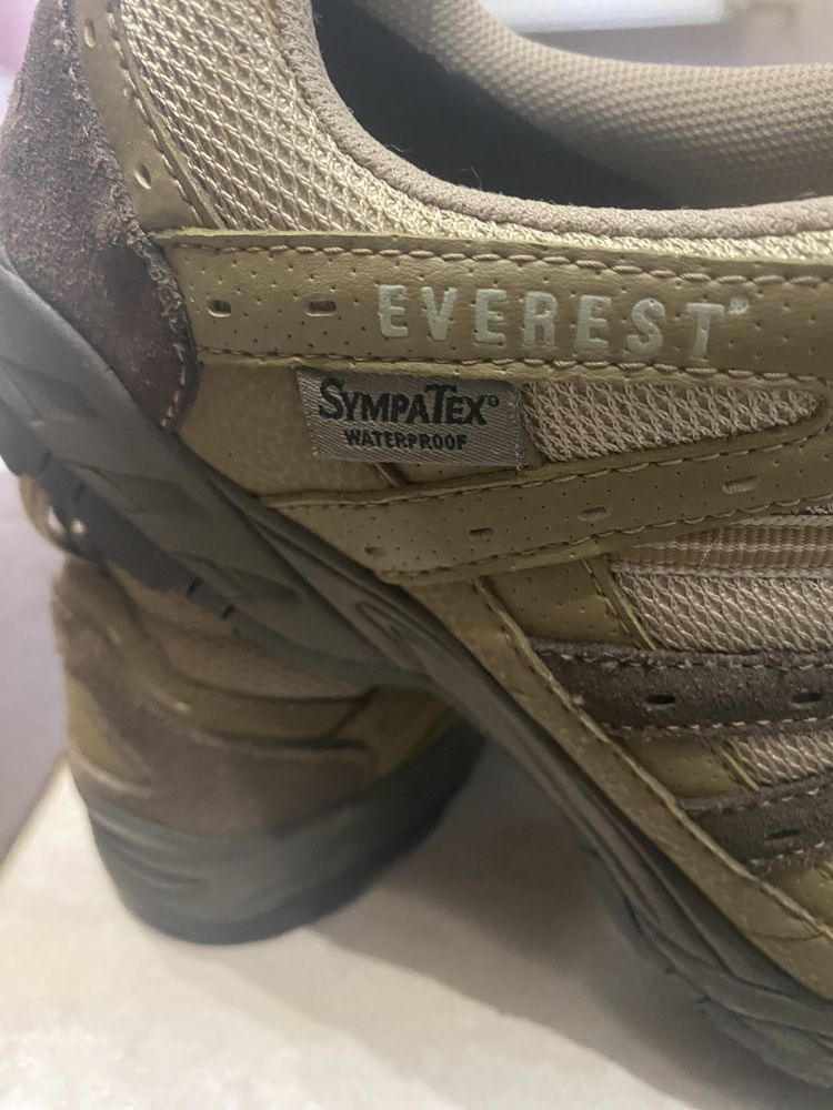 Продам зимние кросовкм Everest