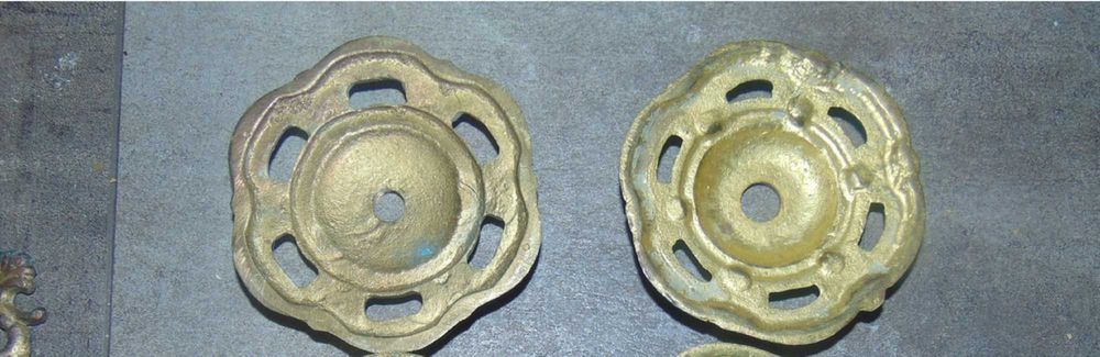 Stara mosiężna profitka,rozeta,podsufitka śr.8,4 cm.została 1 sztuka