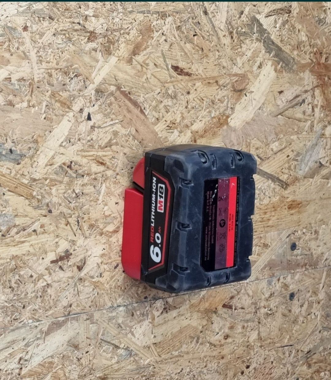 Milwaukee M18 uchwyt mocowanie baterii akumulatora