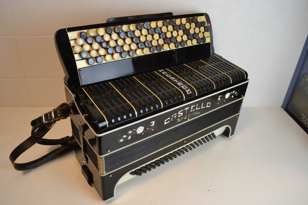 Acordeao Castelli 3 Voz Com Mala de Transporte.N 439