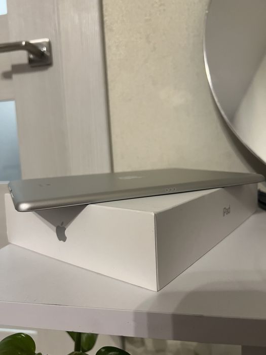 iPad 10.2 64 GB, WI-FI, 2021 року