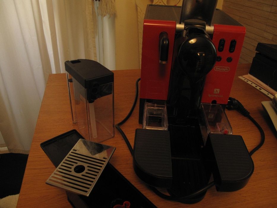 Maquina Nespresso Lattissima Delonghi