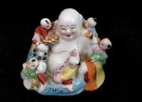 Buda sorridente com crianças em porcelana chinesa pintada à mão