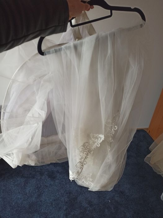 Kremowa suknia ślubna piekna