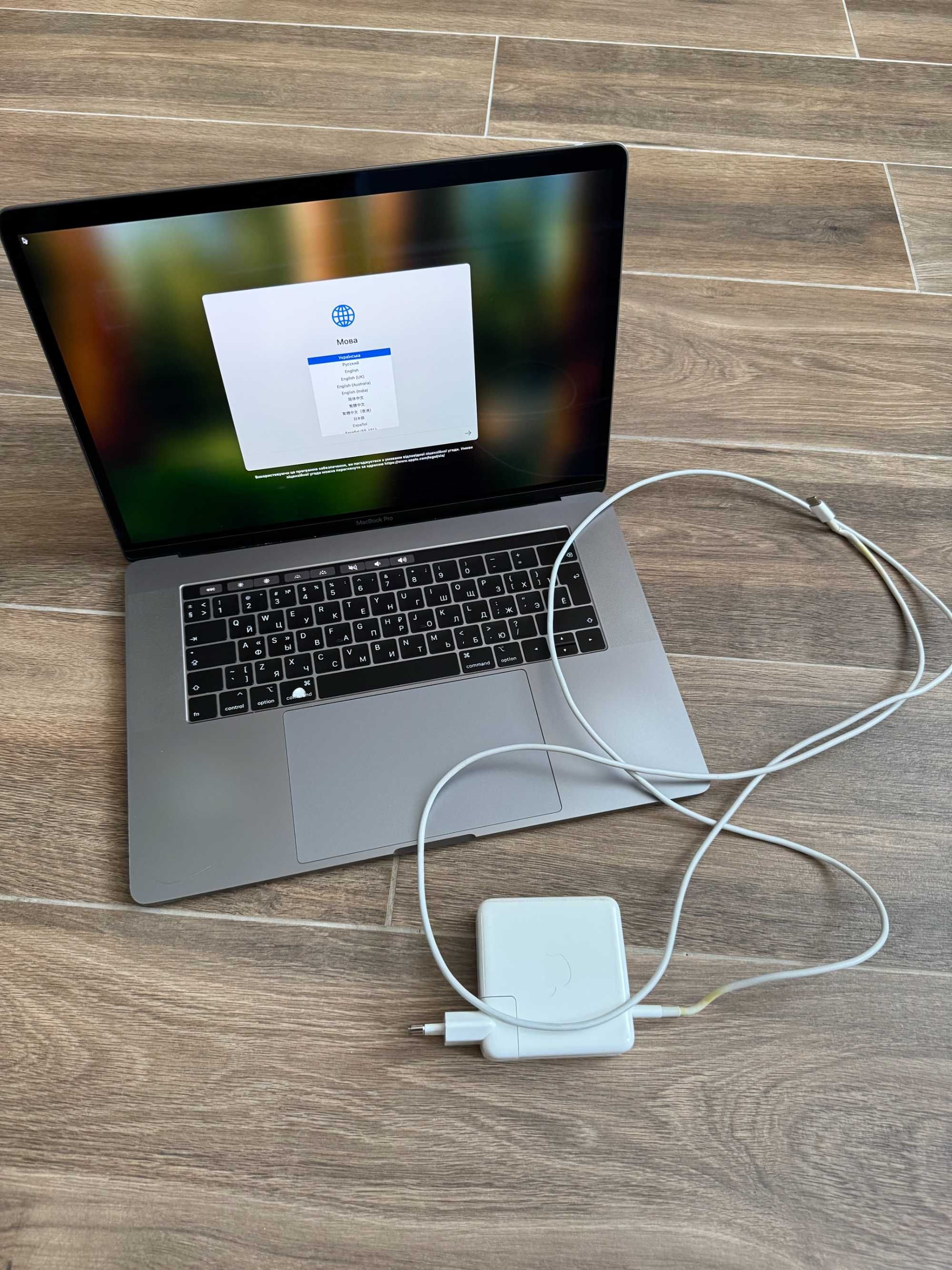 MacBook Pro 15” 2018 i7/16GB/256GB (Touch Bar)