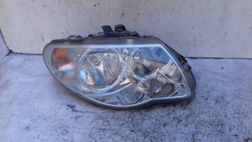 LAMPA PRAWY PRZÓD PRZEDNIA 04857832AB CHRYSLER VOYAGER IV LIFT 05-07