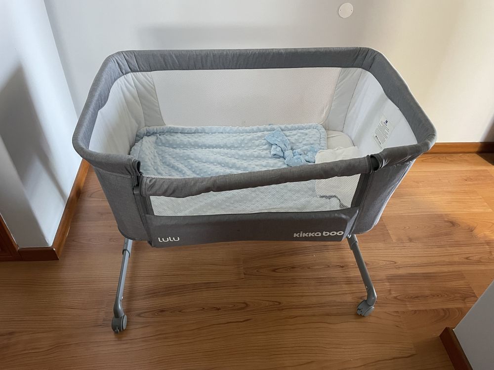 Cama de bebe portatil next to me
