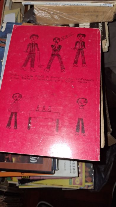 O 25 Abril visto pelas crianças desenhos revolução cravos