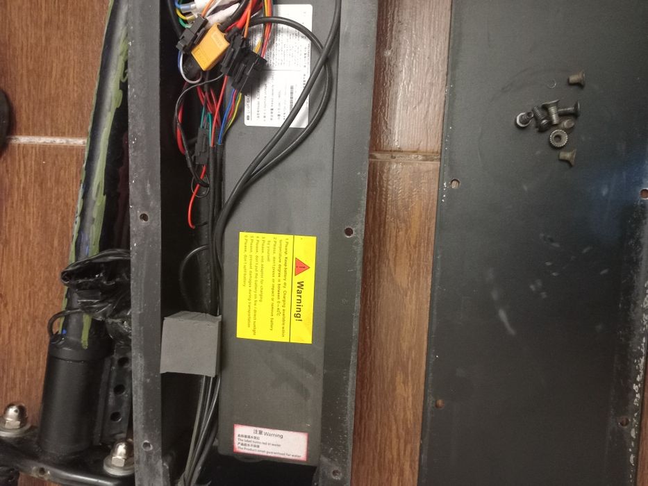 Продаю електросамокат з батареєю