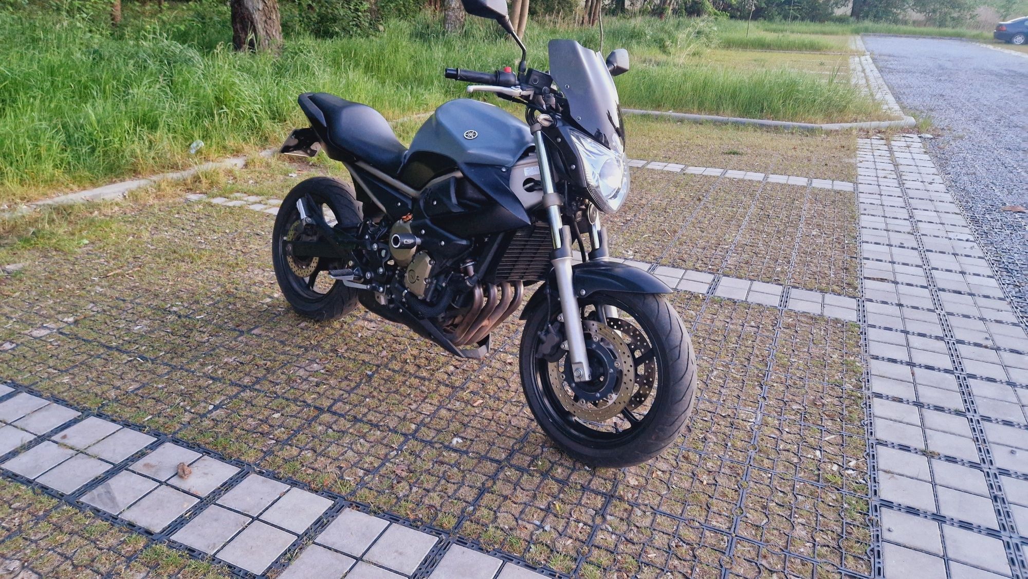 Yamaha XJ6 Naked 2012 - Idealny Stan