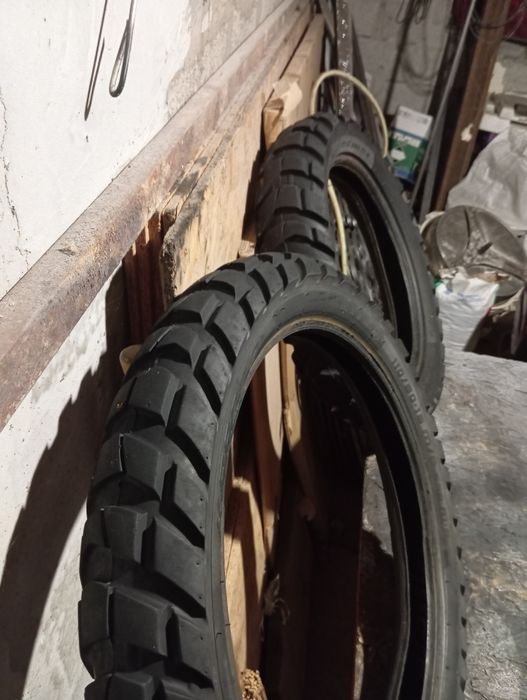 Продам мото шини .