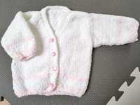 Nowy mięciutki biały sweterek dla dziewczynki na chrzest, 62-68