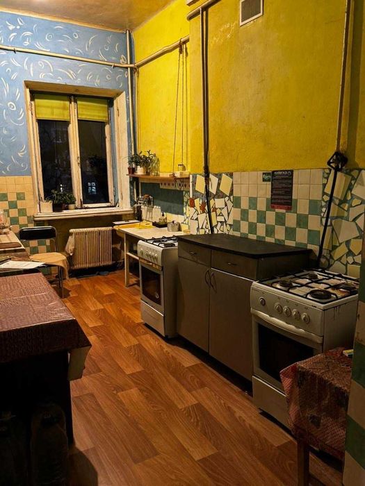 Окрема кімната в комунальній квартирі, 2 хвилини від метро «Нивки».