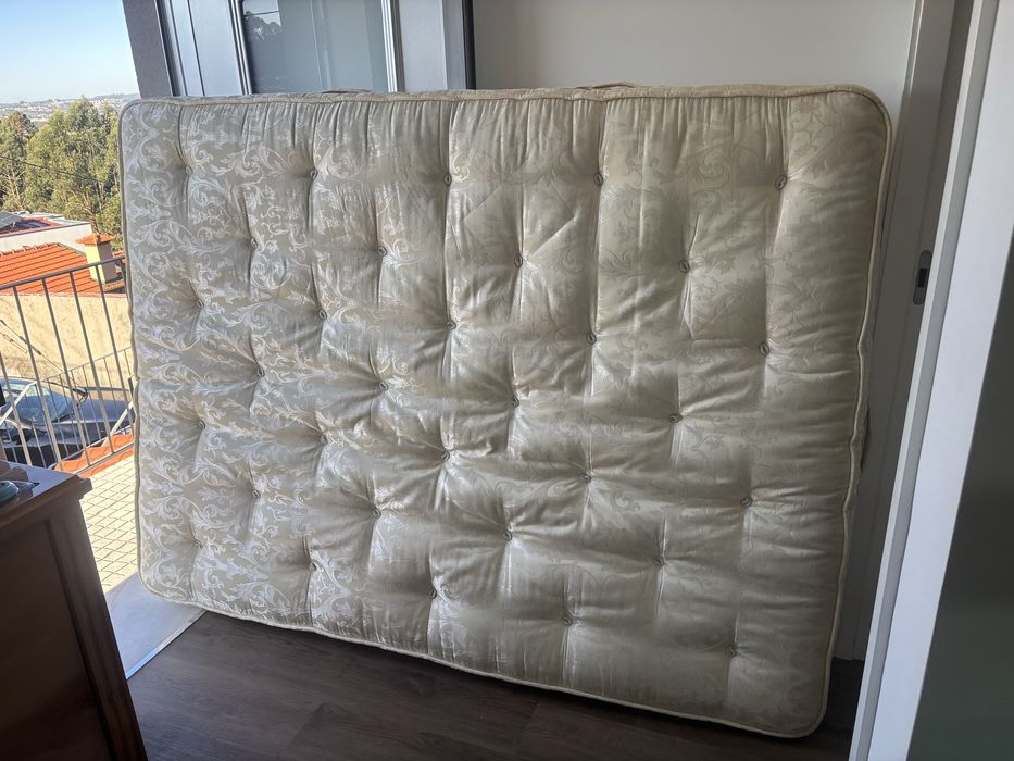 Camas (2)+Colchões (2)+Poltronas (4)