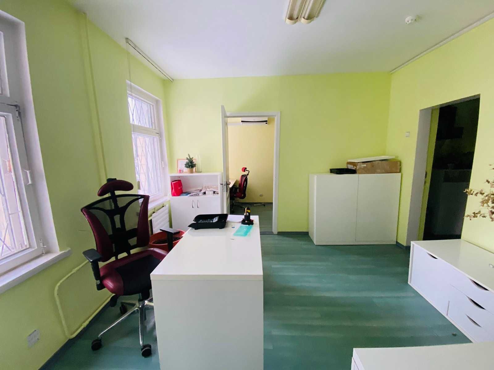 Будівля у центрі  Києва. метро Університет. 600 м.кв !