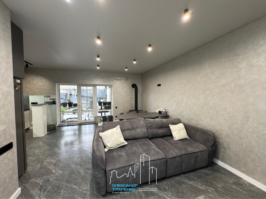 Сучасний котедж з ремонтом на МІКРОРАЙОНІ