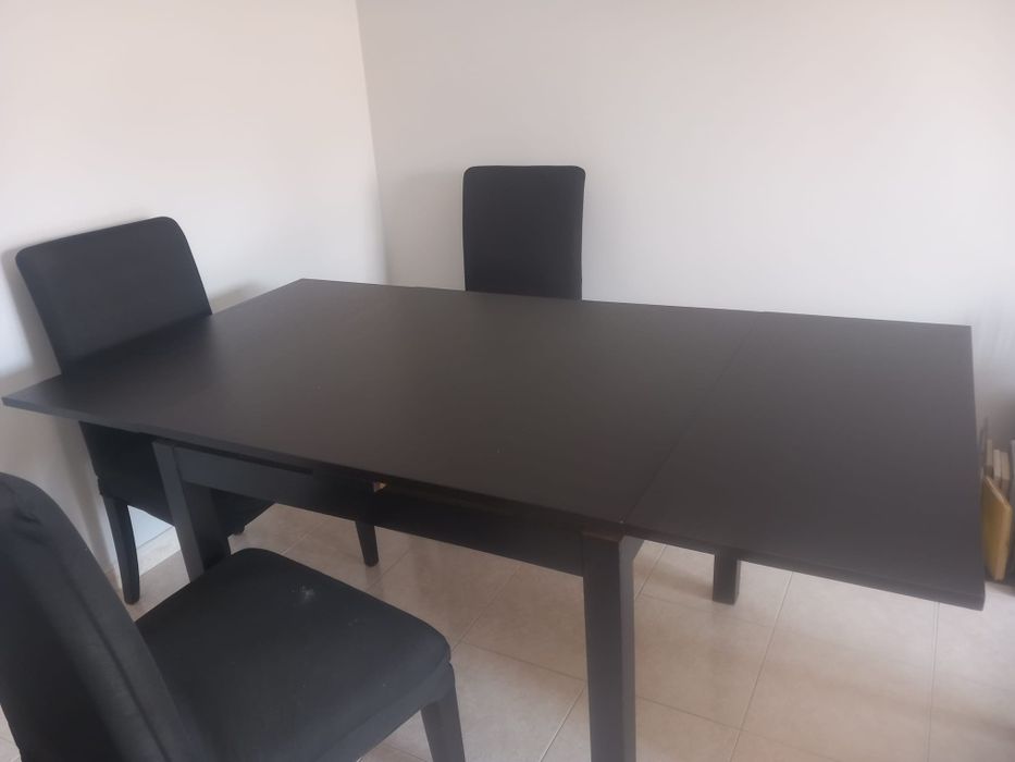 Mesa de refeições + 4 cadeiras