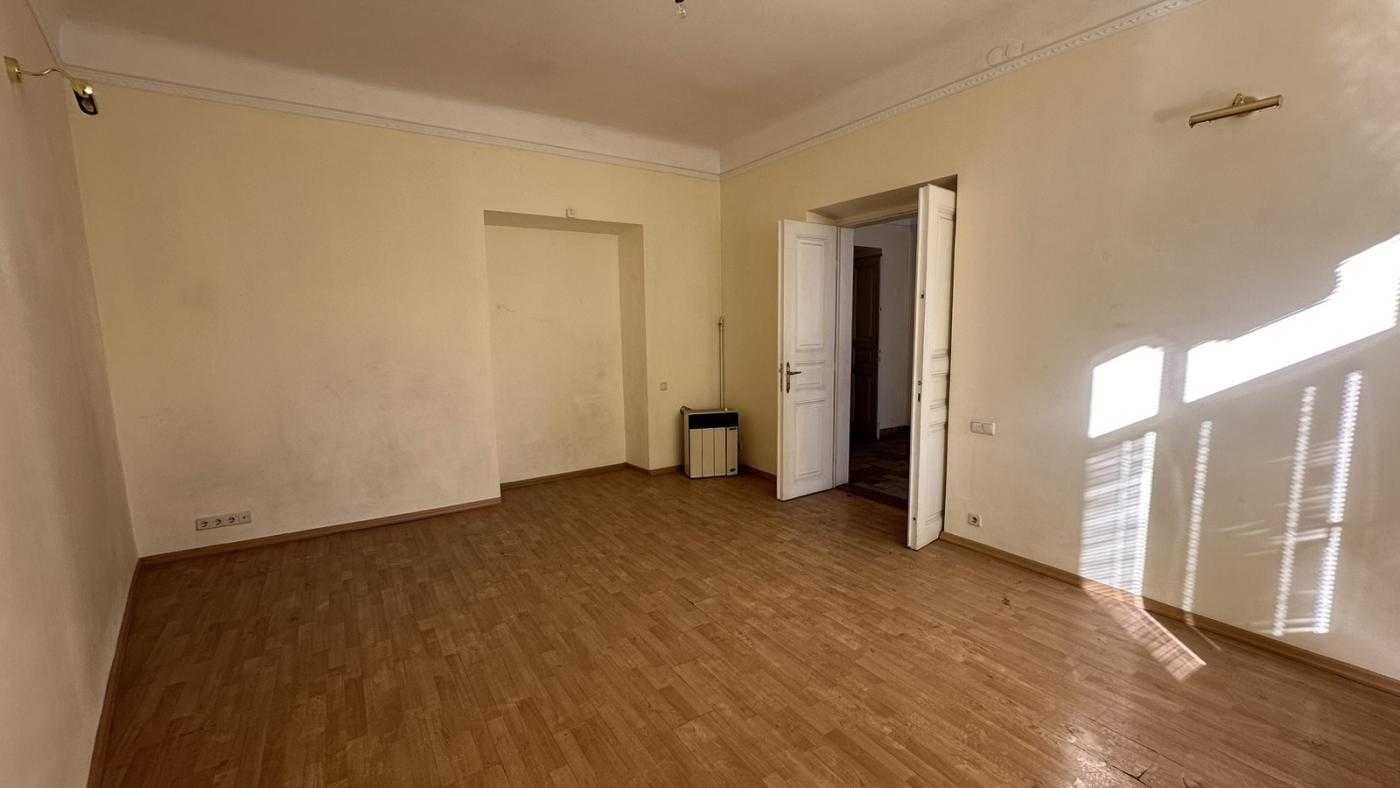 Продаж  квартири під комерційне приміщення вул. І. Франка, Львів