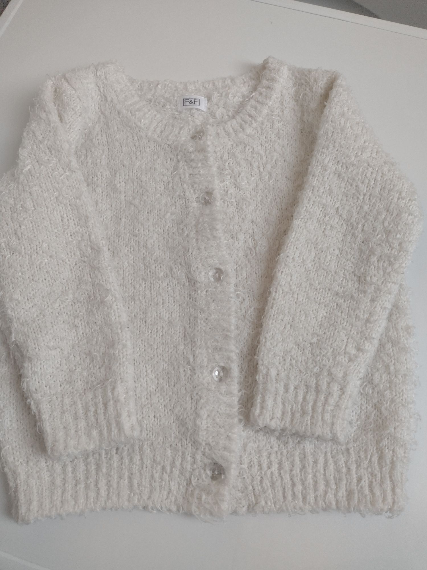Sweter biały na guziki 3-4 lata  104,  110, 116
