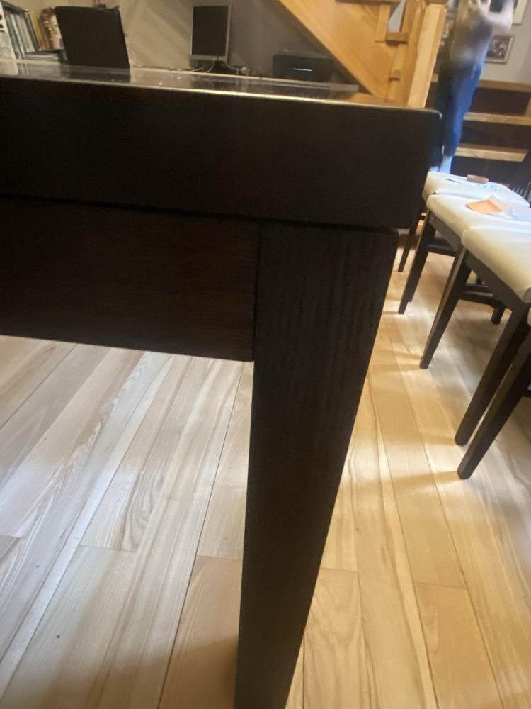 Piękny rozkładany stół drewniany