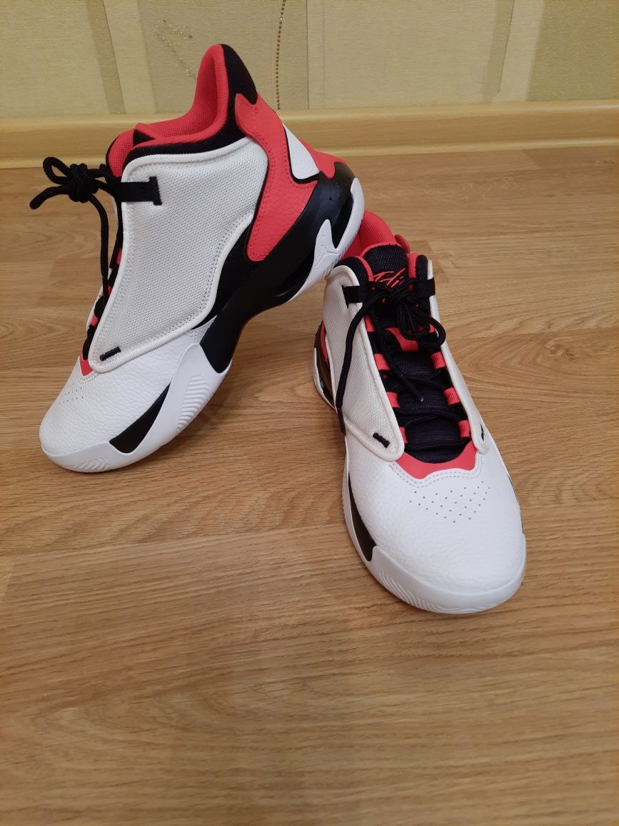 Оригінальні чоловічі кросівки Nike JORDAN MAX AURA 4 DQ8404-106