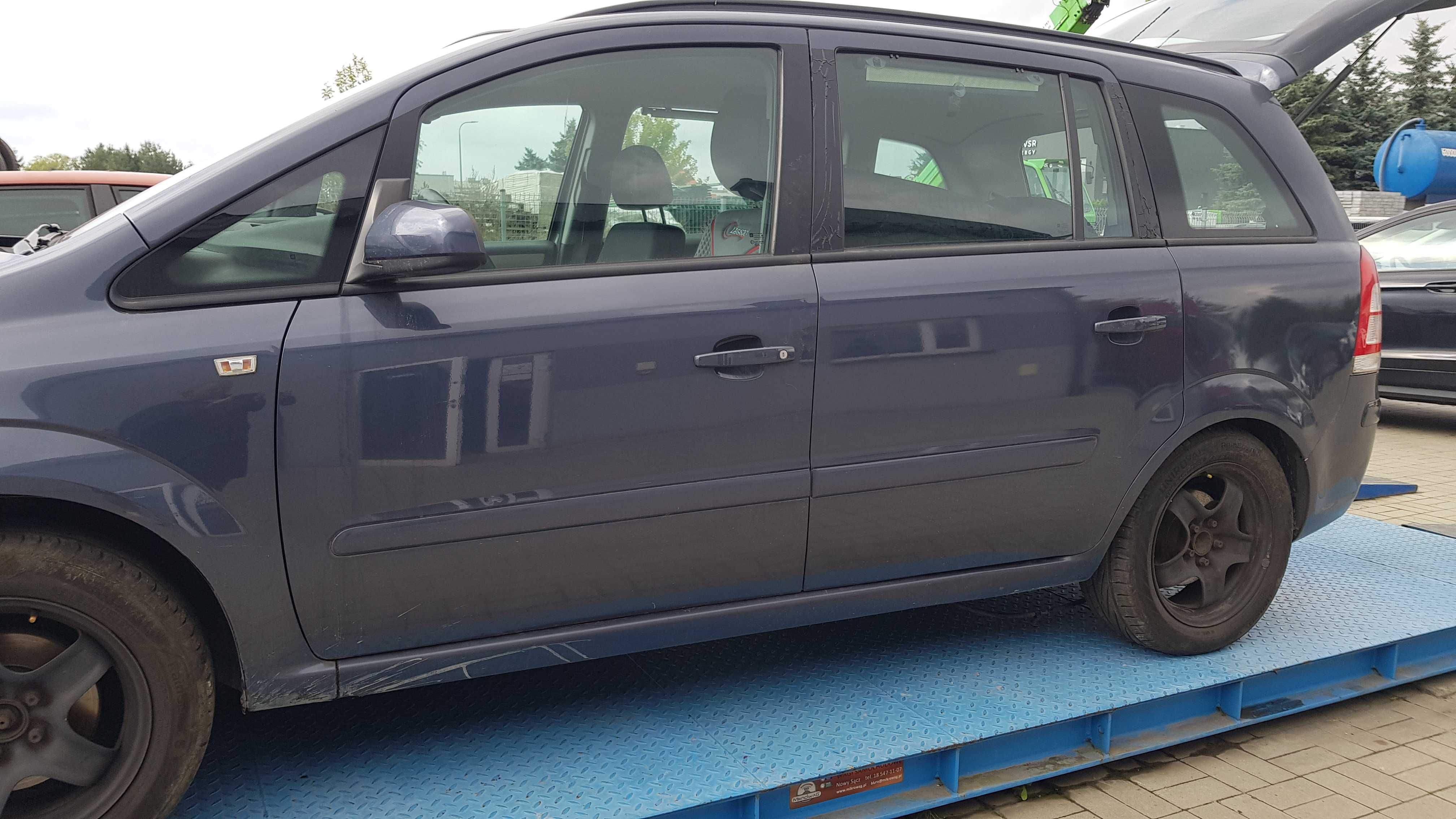 Opel Zafira B lift  drzwi tył lewe z168