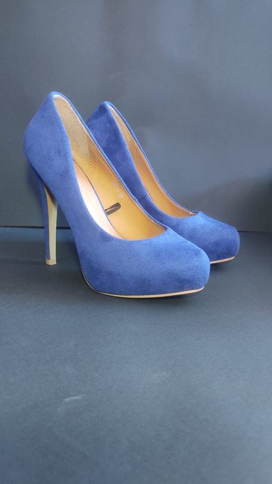 Sapatos de salto alto azul